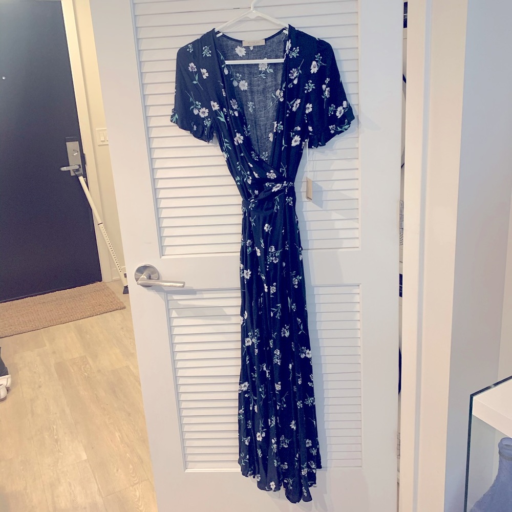 SOLD: NWT Active USA navy blue floral wrap dress (lined)